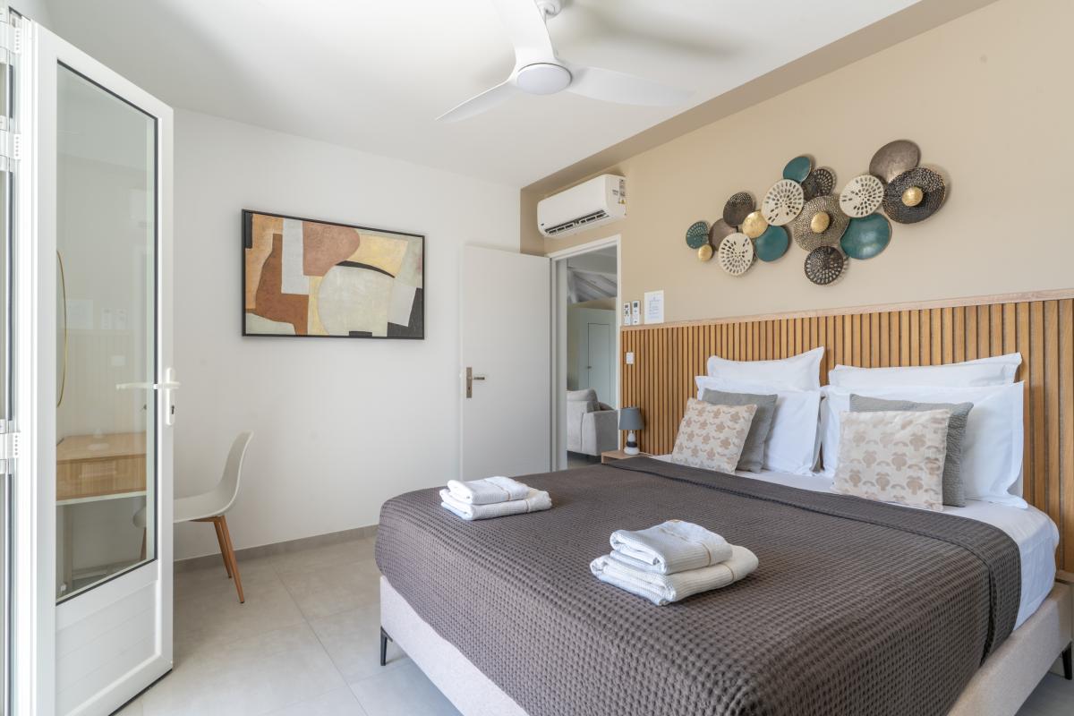 Première chambre double avec salle de douche privative attenante au Diamant. (2)